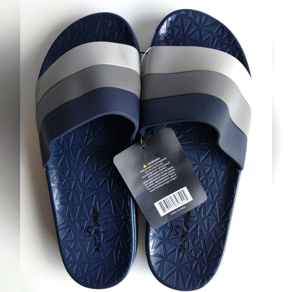 Slippers - Picture 1 of 3